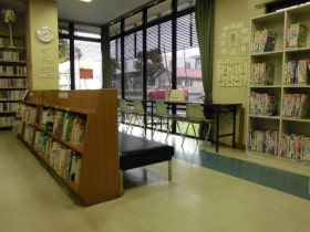図書館閲覧席の画像