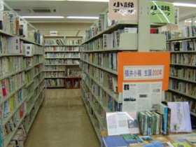書架の画像