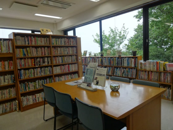 図書室閲覧席の画像