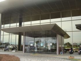 西部公民館正面入り口の画像